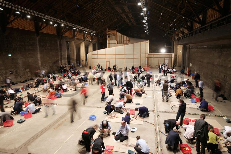 Am 9. Dezember 2015 veranstaltete die Firma Evonik mit ihren Mitarbeitern einen internen Domino Day im ehemaligen Salzlager der Kokerei Zollverein. 

Zu Betriebszeiten wurden im Salzlager die bei der Koksproduktion anfallenden Streu- und Düngesalze gelagert. Seit 2001 wird das umfassend sanierte Gebäude als temporäre Veranstaltungshalle genutzt. Zudem ist das Salzlager dauerhafter Ausstellungsort für die Installation „The Palace of Projects“ von Ilya und Emilia Kabakov.

Das Salzlager kann für Veranstaltungen angemietet werden. Kontakt: Stiftung Zollverein, Fon +49 201 246 81-355, locations@zollverein.de.