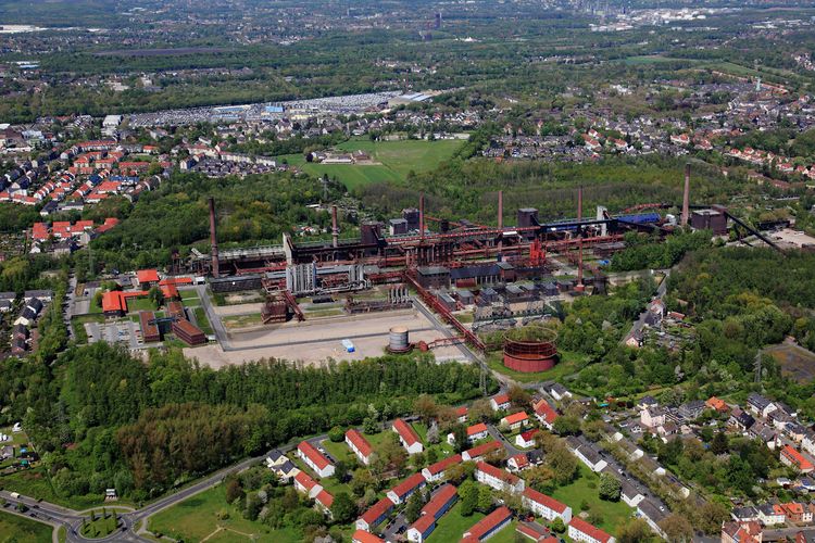 Die Kokerei Zollverein wurde von 1957 bis 1961 errichtet. Nach einer Erweiterung war die Anlage seit 1973 bis zur Stilllegung 1993 die größte Zentralkokerei Europas.

Areal C [Kokerei]