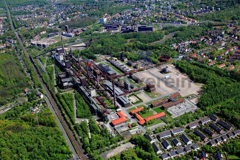 Die Kokerei Zollverein wurde von 1957 bis 1961 errichtet. Nach einer Erweiterung war die Anlage seit 1973 bis zur Stilllegung 1993 die größte Zentralkokerei Europas.

Areal C [Kokerei]