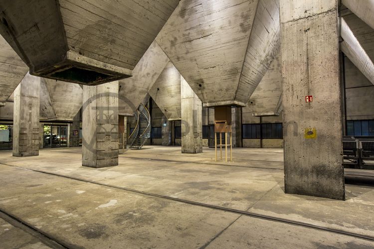 Die Mischanlage [C70] ist eins der größten Gebäude auf der Kokerei Zollverein und beeindruckt im Inneren mit spektakulären Raumsituationen. Das Gebäude ist Teil des Denkmalpfads Zollverein und kann im Rahmen von Führungen besichtigt werden. Die Mischanlage wird als Eventlocation temporär für Ausstellungen und Veranstaltungen genutzt. Zudem befindet sich dort das Café & Restaurant „die kokerei“.

Die Mischanlage kann für Veranstaltungen angemietet werden. Kontakt: Stiftung Zollverein, Fon +49 201 246 81-355, locations@zollverein.de.

Areal C [Kokerei], Mischanlage [C70]