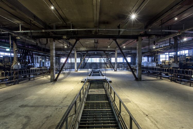 Die Mischanlage [C70] ist eins der größten Gebäude auf der Kokerei Zollverein und beeindruckt im Inneren mit spektakulären Raumsituationen. Das Gebäude ist Teil des Denkmalpfads Zollverein und kann im Rahmen von Führungen besichtigt werden. Die Mischanlage wird als Eventlocation temporär für Ausstellungen und Veranstaltungen genutzt. Zudem befindet sich dort das Café & Restaurant „die kokerei“.

Die Mischanlage kann für Veranstaltungen angemietet werden. Kontakt: Stiftung Zollverein, Fon +49 201 246 81-355, locations@zollverein.de.

Areal C [Kokerei], Mischanlage [C70]