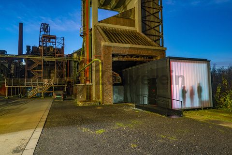 Die Station 1 bietet als ein Element der Zollverein-Führungen an einem über sieben Meter langen Modell mit herausziehbaren Segmenten und Animationen einen Überblick über die sogenannte „schwarze Seite“ der Kokerei, auf der sich die Koksöfen befinden. 

Station 1, UNESCO-Welterbe Zollverein, Essen