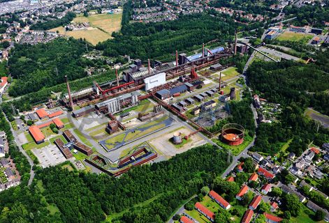 Die Kokerei Zollverein wurde von 1957 bis 1961 errichtet. Nach einer Erweiterung war die Anlage seit 1973 bis zur Stilllegung 1993 die größte Zentralkokerei Europas.