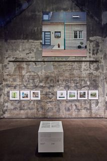 In den architektonisch beeindruckenden Ebenen der Mischanlage präsentiert die Ausstellung zeitgenössische Fotografien der Emscherregion. Die Aufnahmen aus den Jahren 2016 bis 2021 dokumentieren in 16 künstlerischen Positionen das soziale Leben, die Landschaft und die Architektur im nördlichen Ruhrgebiet.

Einer der aufregendsten Orte auf dem ganzen Gelände ist die Mischanlage der Kokerei Zollverein. Umgebaut 1999, ist ihre vielfältige Raumsituation besonders geeignet für Veranstaltungen. Früher gelangte die Kohle über Schrägbandbrücken zunächst zur Kopfstation direkt unter dem Dach der viergeschossigen Anlage. Hier wurde sie in Bunkern gelagert und zur Weiterverarbeitung vermengt. Im Erdgeschoss bietet das „café & restaurant die kokerei“ ein umfangreiches Angebot mediterraner und regionaler Küche. Das Gebäude kann heute im Rahmen von Führungen durch den Denkmalpfad Zollverein / Kokerei besichtigt werden und wird als Ausstellungs- und Veranstaltungshalle genutzt.