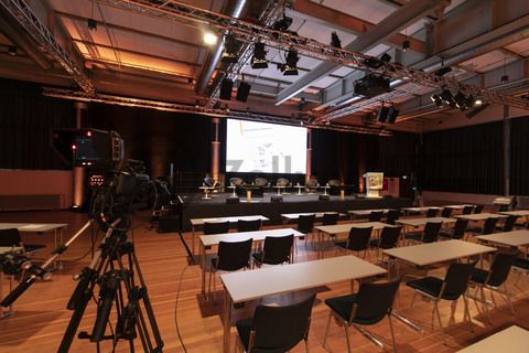 Am 14. und 15. Oktober 2021 richtete die Stiftung Zollverein in Zusammenarbeit mit der Deutschen UNESCO-Kommission den internationalen Kongress „Industrielles Welterbe. Chance und Verantwortung“ in Essen aus. Ziel der hybriden Veranstaltung war ein internationaler Diskurs über die Zukunftsperspektiven industriellen Welterbes.

Im Foyer und im großen Saal im Obergeschoss der ehemaligen Lesebandhalle finden heute Kongresse, Messen und Konzerte statt. Bis in die 1960er Jahre lasen hier Bergleute an fünf Lesebändern von Hand die großen Gesteinsstücke aus dem Rohkohlegemisch.