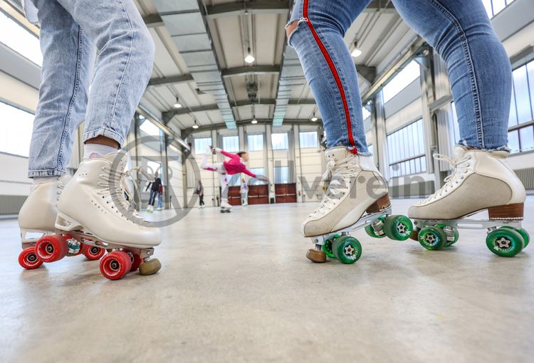 In der Wintersaison 2022/2023 gibt es in der Halle 5 eine Zollverein-Rollschuhbahn.

Die ehemalige Zentralwerkstatt, Halle 5, wird seit 1992 als Veranstaltungs-, Ausstellungs- und Konzerthalle genutzt.

Die Halle 5 kann für Veranstaltungen angemietet werden. Kontakt: Stiftung Zollverein, Tel +49 201 246 81-355, locations@zollverein.de.