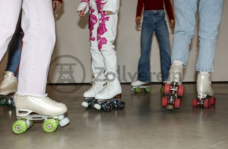 In der Wintersaison 2022/2023 gibt es in der Halle 5 eine Zollverein-Rollschuhbahn.

Die ehemalige Zentralwerkstatt, Halle 5, wird seit 1992 als Veranstaltungs-, Ausstellungs- und Konzerthalle genutzt.

Die Halle 5 kann für Veranstaltungen angemietet werden. Kontakt: Stiftung Zollverein, Tel +49 201 246 81-355, locations@zollverein.de.