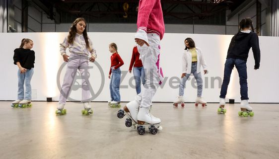 In der Wintersaison 2022/2023 gibt es in der Halle 5 eine Zollverein-Rollschuhbahn.

Die ehemalige Zentralwerkstatt, Halle 5, wird seit 1992 als Veranstaltungs-, Ausstellungs- und Konzerthalle genutzt.

Die Halle 5 kann für Veranstaltungen angemietet werden. Kontakt: Stiftung Zollverein, Tel +49 201 246 81-355, locations@zollverein.de.