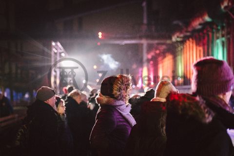 In der Wintersaison tummeln sich an mindestens zwei Abenden Discofans und Schlittschuhläufer bei der Eisdisco auf der Zollverein-Eisbahn, dem „wahrscheinlich faszinierendsten Ort zum Schlittschuhlaufen bundesweit”. Entlang der Koksöfen, in denen einst Kohle bei 1.000 Grad Celsius zu Koks gebacken wurde, erstreckt sich im Winter über eine Länge von 150 Meter die Zollverein Eisbahn. 

Insbesondere am Abend, wenn die 1.800 Quadratmeter große Eisfläche mit der Installation „Monochromatic Red and Blue“ (1999) von Jonathan Speirs und Mark Major zu einem beeindruckenden Lichtkunstwerk in atmosphärisches Licht getaucht wird, ist das Schlittschuhlaufen vor der beeindruckenden Kulisse der Kokerei Zollverein ein einzigartiges Erlebnis.