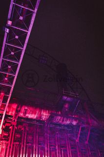 In der Wintersaison tummeln sich an mindestens zwei Abenden Discofans und Schlittschuhläufer bei der Eisdisco auf der Zollverein-Eisbahn, dem „wahrscheinlich faszinierendsten Ort zum Schlittschuhlaufen bundesweit”. Entlang der Koksöfen, in denen einst Kohle bei 1.000 Grad Celsius zu Koks gebacken wurde, erstreckt sich im Winter über eine Länge von 150 Meter die Zollverein Eisbahn. 

Insbesondere am Abend, wenn die 1.800 Quadratmeter große Eisfläche mit der Installation „Monochromatic Red and Blue“ (1999) von Jonathan Speirs und Mark Major zu einem beeindruckenden Lichtkunstwerk in atmosphärisches Licht getaucht wird, ist das Schlittschuhlaufen vor der beeindruckenden Kulisse der Kokerei Zollverein ein einzigartiges Erlebnis.