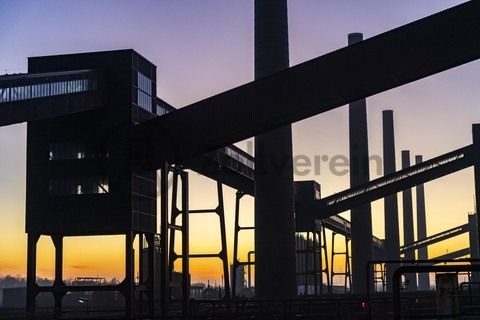 Die Kokerei Zollverein wurde von 1957 bis 1961 errichtet. Nach einer Erweiterung war die Anlage seit 1973 bis zur Stilllegung 1993 die größte Zentralkokerei Europas.